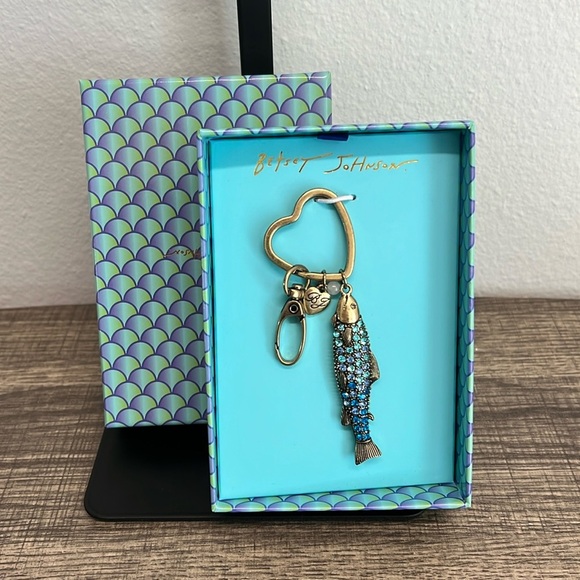 Betsey Johnson | Fish Bag Charm with Heart Ring 🐟 - Picture 1 of 6